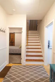 Cheerful 3-bedroom home across St. Mary's Campus. - Image 4