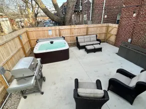 The Dakota (B)- King Bed- Hot Tub- Near OSU - Image 3