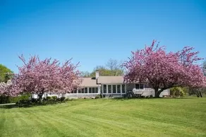 Waterfront Shelter Island Beach House With Dock - Image 2