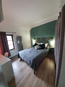 PRETTY DUPLEX AT THE FOOT OF THE CASTLE!! - Image 5