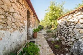 Roman Road House | Porto de Mós - Image 4