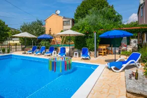 Villa Margerita with pool, yard & parking - Image 5