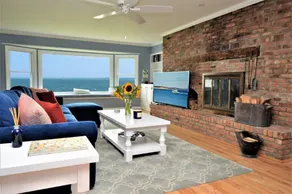 Peconic Bay Private Beachfront Escape - Image 5