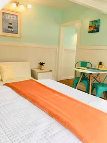 Sunny Daze Bungalow, sleeps 2 Adults - Image 4
