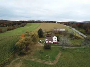Farmhouse, 2 Acres, beautiful views, private! - Image 2