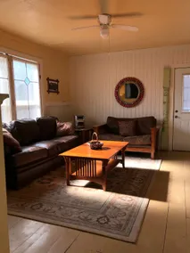 2Bd, 2Bath Downtown Bungalow w/ Hot tub, Dogs OK! - Image 4