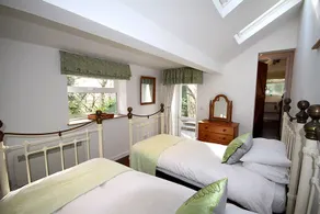 Cosy, private 1 bedroom cottage set in woodland. - Image 5