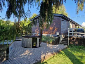 Super cozy cottage with hot tub and fenced garden - Image 3