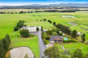 Lovedale Alpaca Stay with Pool & Games - Image 4