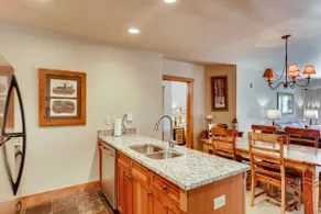 Premier Red Hawk Lodge 2 Br-Walk To Slopes-Kids Ski Free Condo - Image 5