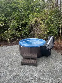 Lakeside Chalet Optional HotTub/sauna sleeps 8-10 - Image 3