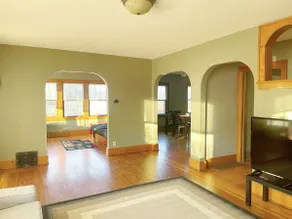 In-town updated 3 bedroom house - Image 4