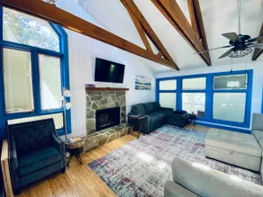 Lakefront home with boat ramp and game room - Image 5