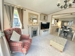 Burford, Hot Tub Lodge - Image 3