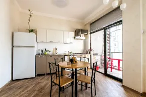 3BR/2BA Central APT on Saburtal 4 rooms - Image 3