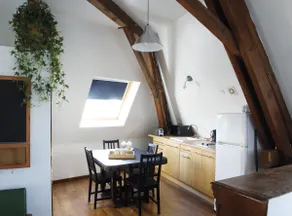 Spacious and bright 2-bedroom apartment – station & center - Image 3