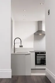 Brand New Stylish Apartment with Super King Bed in Harrogate - Image 3