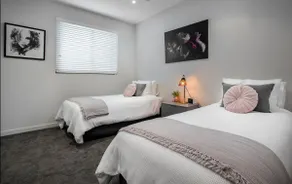 Spacious Beachside Apt. Heated Pool, Sauna & Gym - Image 3