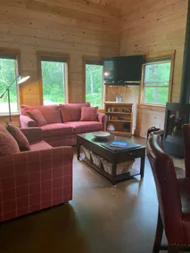Log cabin in Wentworth, w wood stove & hot tub - Image 4