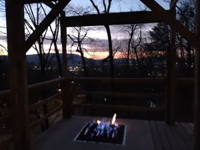 Mtn retreat- view of lookout & 4 miles to downtown - Image 2