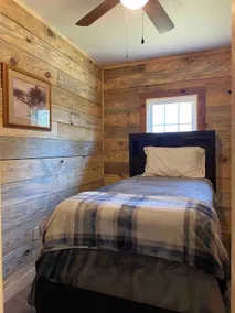Bream Shack-2 bedroom cabin with spacious parking - Image 3