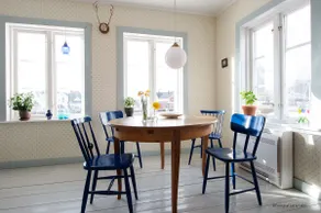 Mid-Century Seaside Retreat in Henningsvær Harbor - Image 3