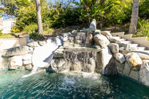 Luxurious Home  w/Hot Tub & Pool + Water Slide - Image 2