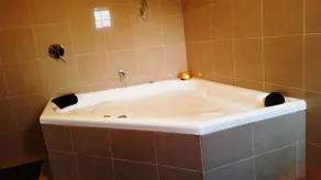 Roland Spa Cottage - Image 2