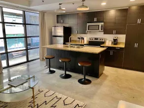 Designer Modern Loft Central Downtown, Gym Access - Image 5