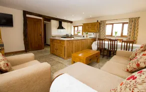 Granary at Oaks Barn Farm, Kadai fire bowl & optional hot tub, country location - Image 5