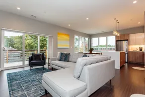 Modern 2 Bedroom with Parking - Image 2