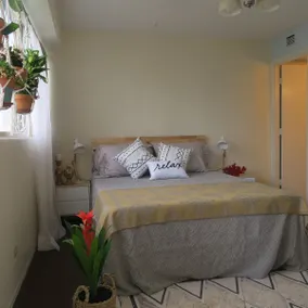 Waikiki 1BD. GEM w/Free Parking & Mod Inter&Lanai - Image 2