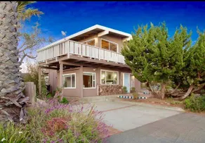 Sunny Beach House • Walk to Beach • Sleeps 8 - Image 3