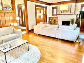 Modern Family Home - Image 2