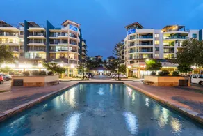 Spacious 1 Bed steps from the Beach - Image 5