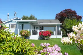 Charming Bayview Beach Cottage - Image 5