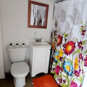 MidMod up2BR w/office steps from Canal & dwntwn NT - Image 5