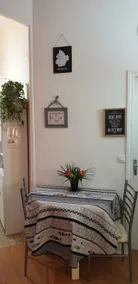 At Odile and Dom's near the historic district - Image 4