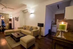 Sea View 2-BR Colonial Style Luxury Apartment - Image 3