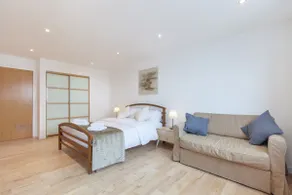 Stylish Penthouse Suite - Image 5