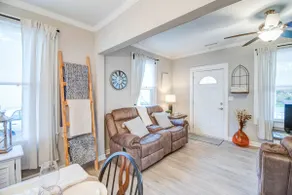 Sweet Retreat! Cozy 2 Bed & Bath By the Beach - Image 2