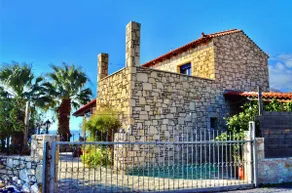Elouthia Residence with Sea View and Hot Tub - Image 4