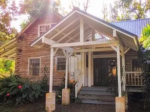 Charming log home on 2 acre rainforest property - Image 2