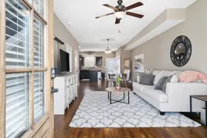 Beautiful Home short walk to Downtown Clarksville! - Image 2