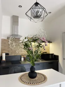 Cozy Studio Apartment with Terrace + Free Parking - Image 3
