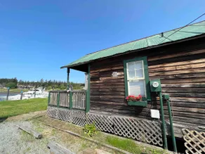 Bridge Tender Shack with hot tub on deck - Image 3