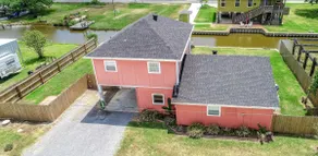 Precious Home on Canal with Boat Slip & Lift - Image 2