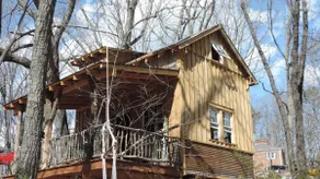 Peach's Paradise Eco-Cabin & Bath In The City! - Image 2