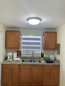 “Romantic Cottage w/Jacuzzi, Patio & Parking” - Image 4