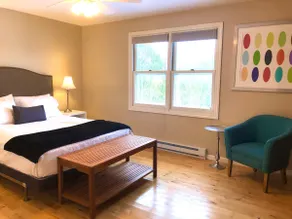 15 Minutes to Downtown Burlington - Image 4